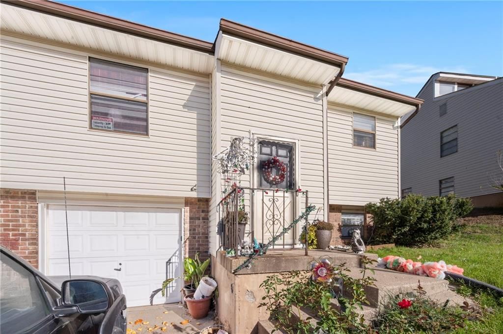 17208/17210 E 48th Terrace Court — photo 3