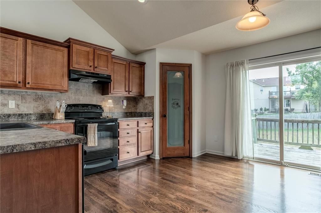 20913 W 72nd Street — photo 9