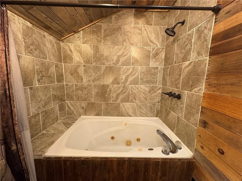 1004 NE 43rd Street — photo 29