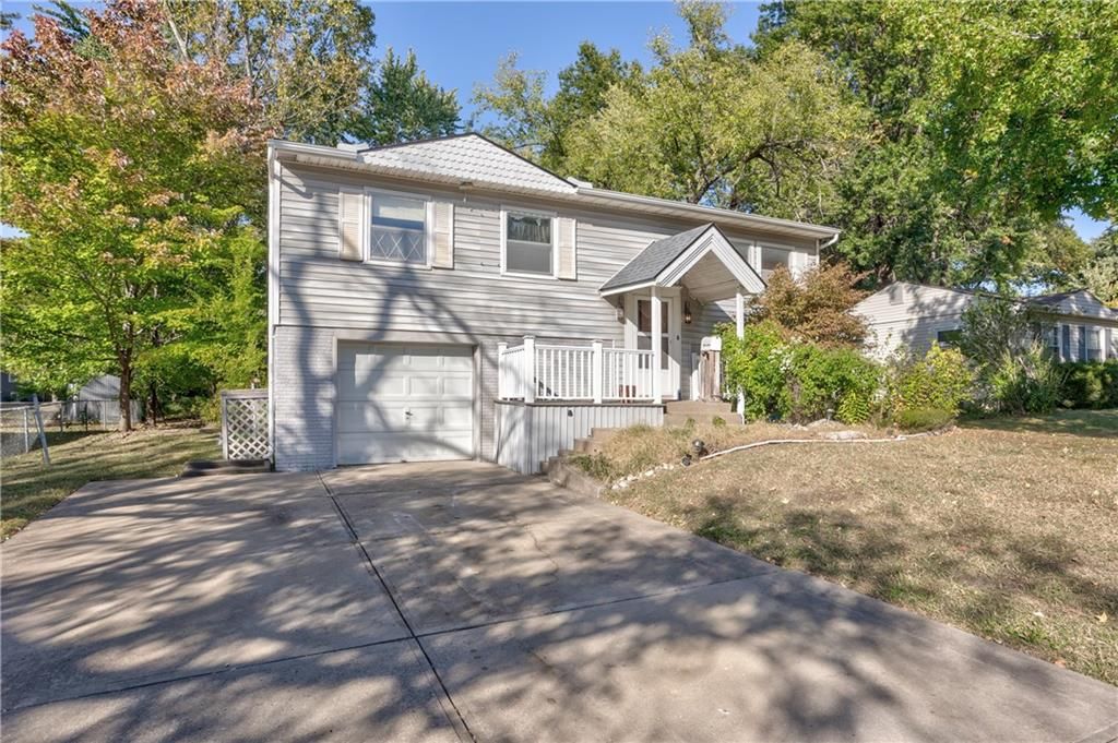 9222 W 101st Street — photo 2