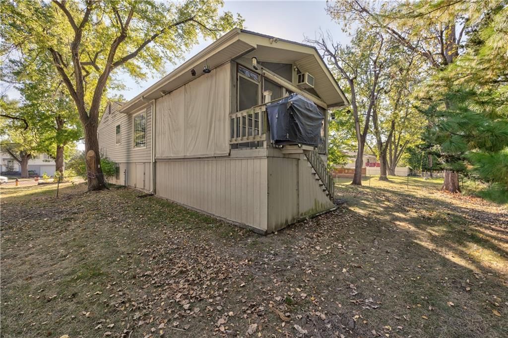 9222 W 101st Street — photo 28