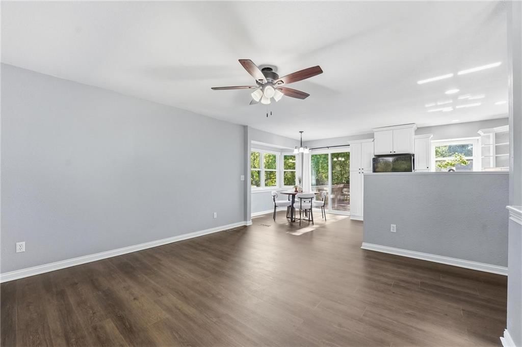 332 SE Jackson Court — photo 5