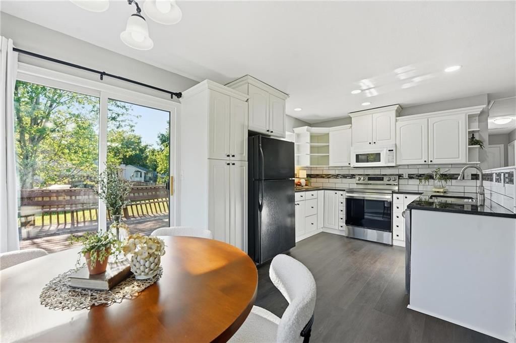 332 SE Jackson Court — photo 8