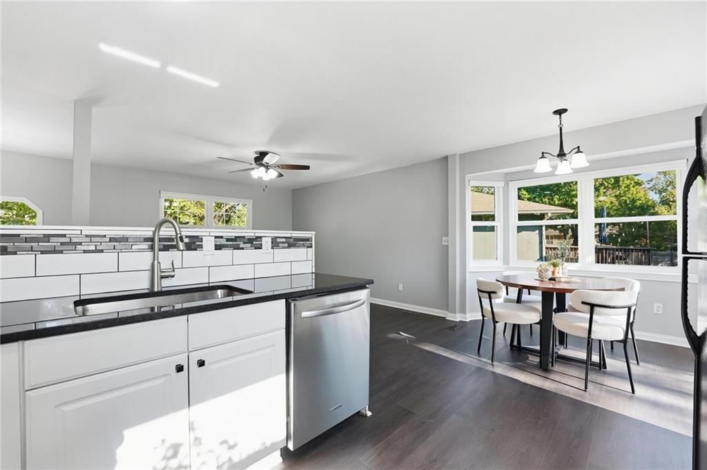 332 SE Jackson Court — photo 10