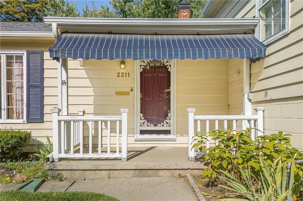 2211 Lovers Lane — photo 3