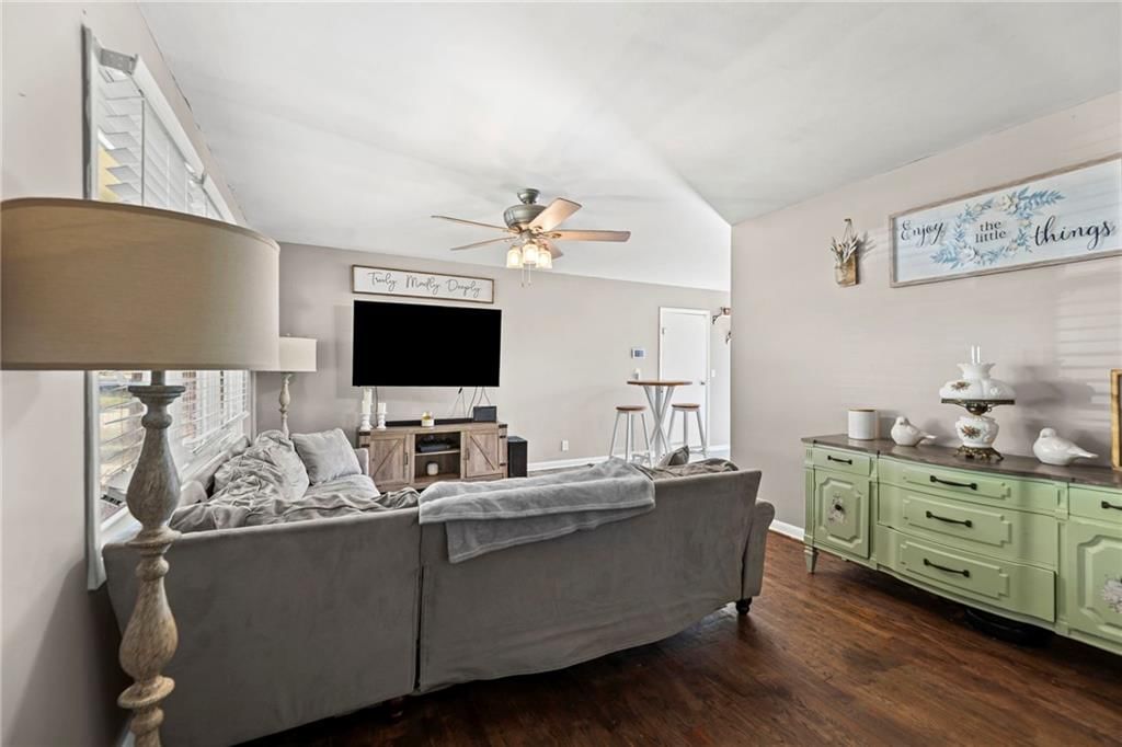 303 W Sunrise Drive — photo 6