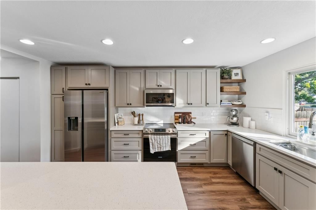 8604 W 84th Terrace — photo 10