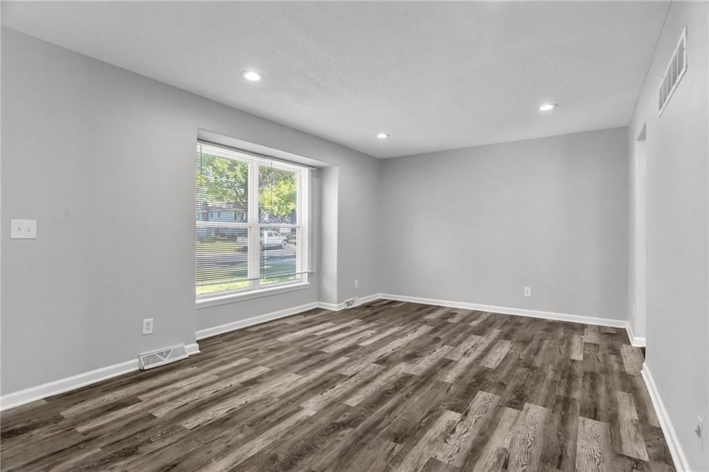 104 E Sherri Lane — photo 5