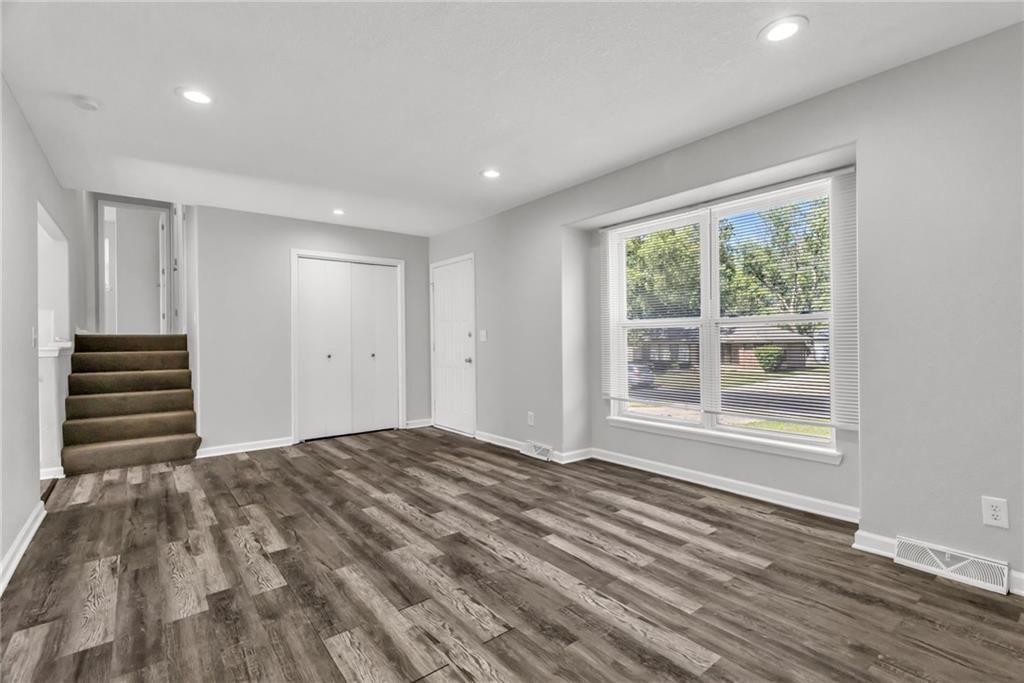104 E Sherri Lane — photo 6