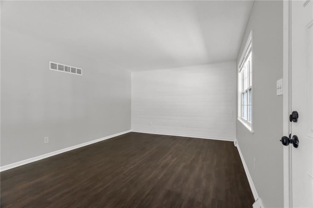 205 NW 4th Street Court — photo 4