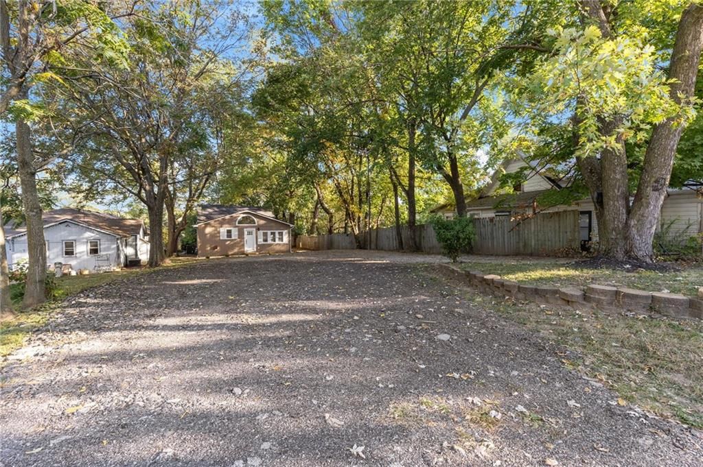 506 E Lexington Avenue — photo 36