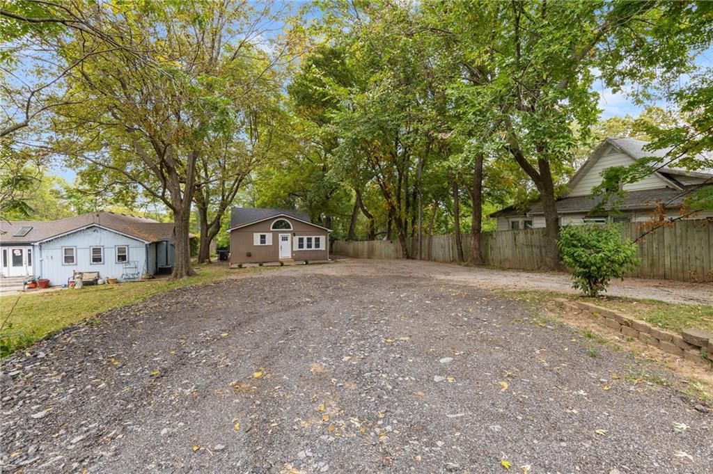 506 E Lexington Avenue — photo 41