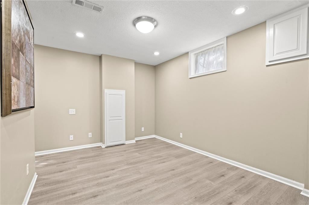 14708 Walmer Street — photo 34
