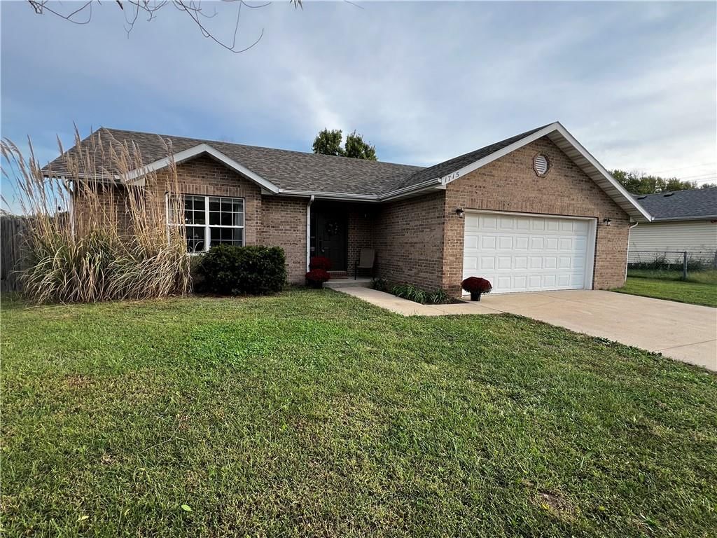 1715 Kent Drive — photo 2
