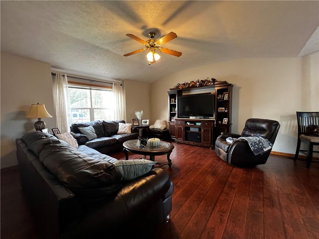 1715 Kent Drive — photo 4