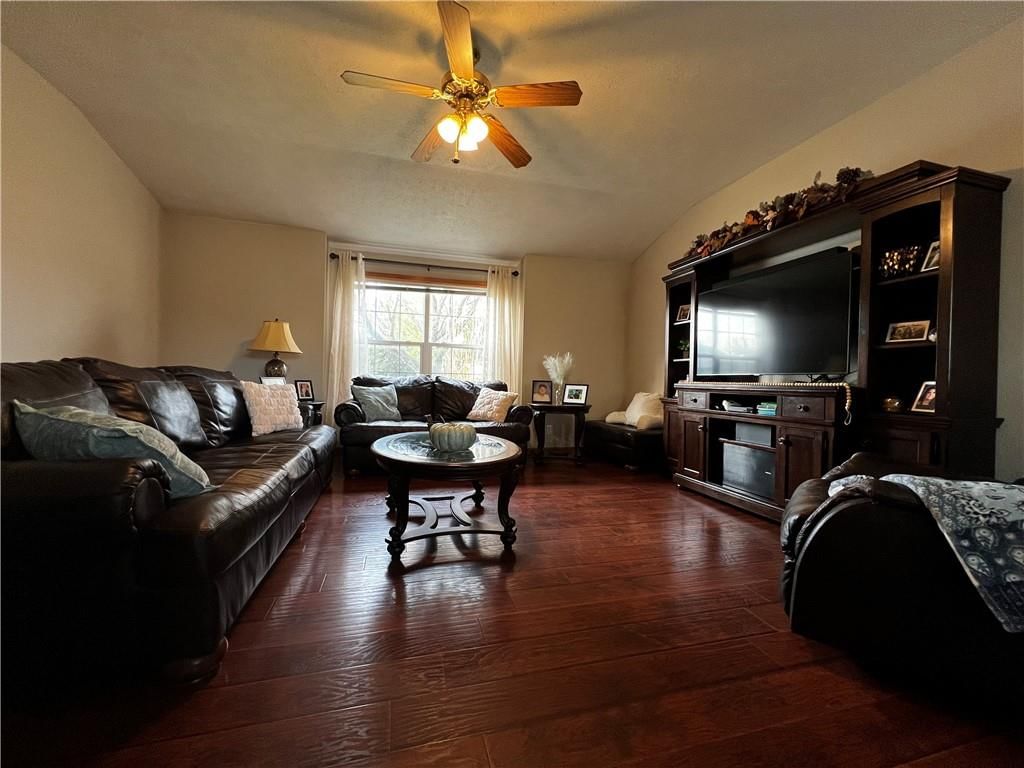 1715 Kent Drive — photo 5