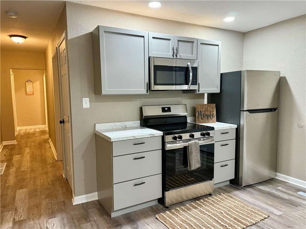 909 W Lexington Street — photo 11