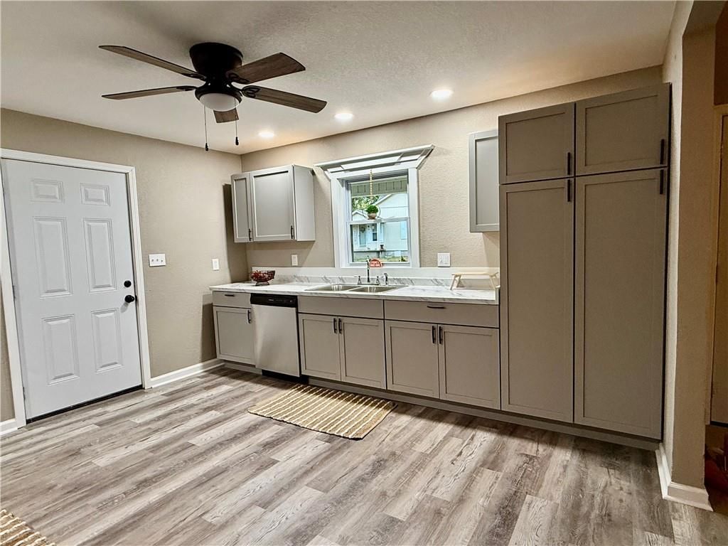 909 W Lexington Street — photo 13