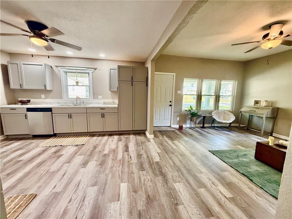 909 W Lexington Street — photo 14