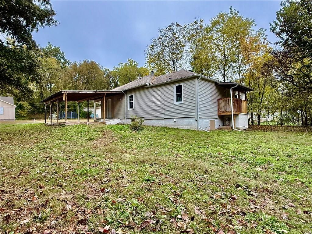 909 W Lexington Street — photo 26