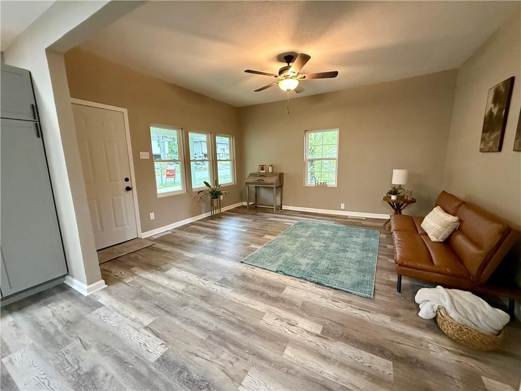 909 W Lexington Street — photo 9