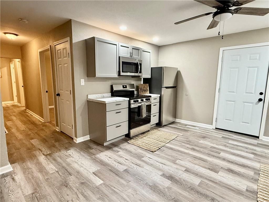 909 W Lexington Street — photo 10