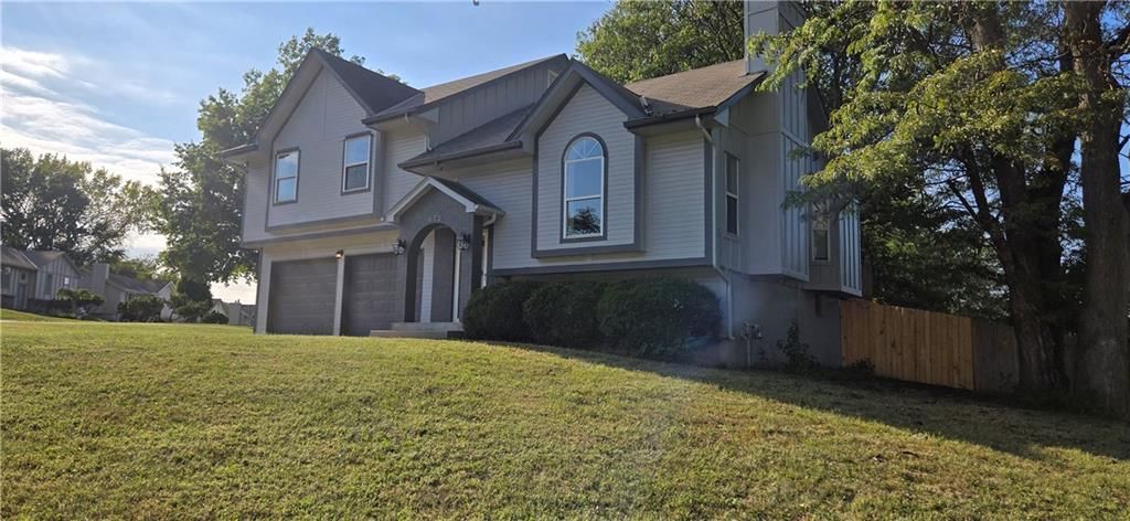 632 NE Bristol Drive — photo 3