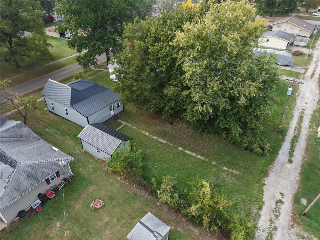 325 E Lake Street — photo 21