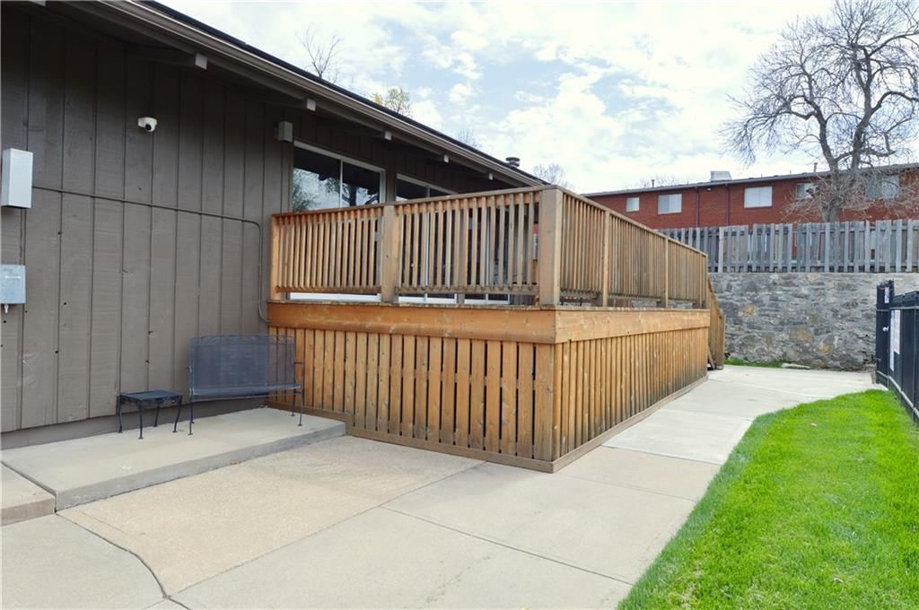 464 W 104th Street — photo 33
