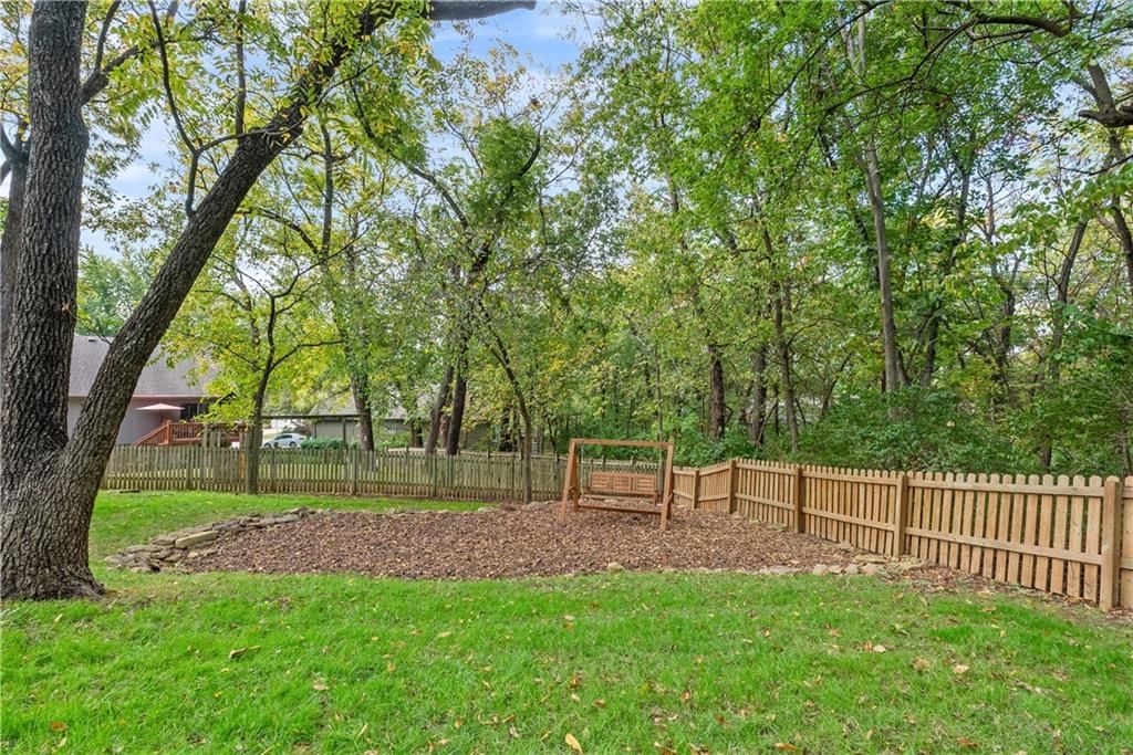 704 NE Diamond Lane — photo 36