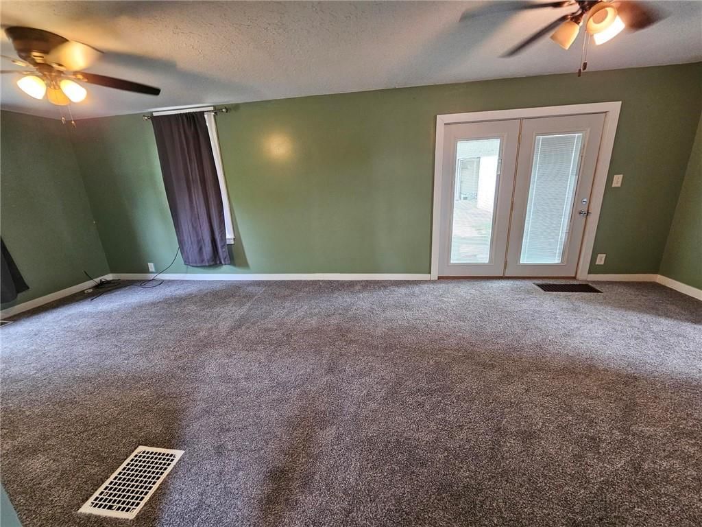 524 E Kansas Avenue — photo 8