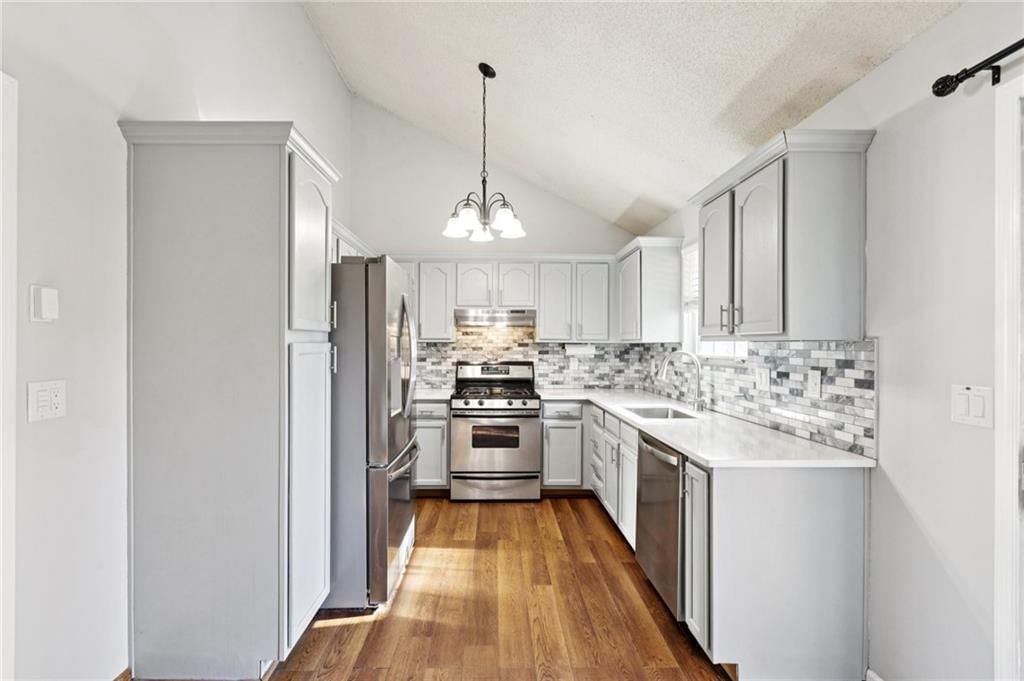 1905 Claywoods Parkway — photo 3
