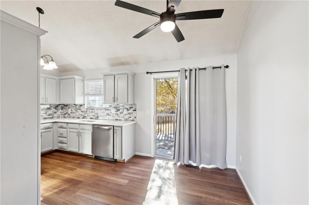 1905 Claywoods Parkway — photo 5