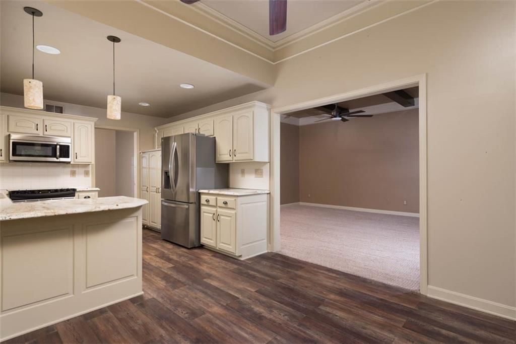 Photo 11 of 47 - 1529 SW Fredrick Drive