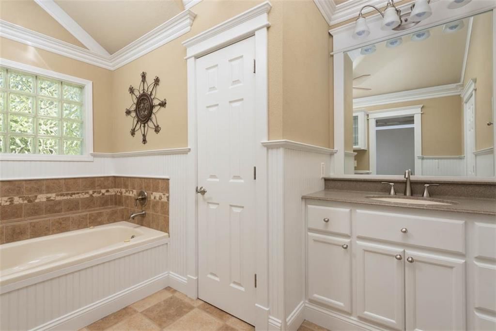 Photo 18 of 47 - 1529 SW Fredrick Drive