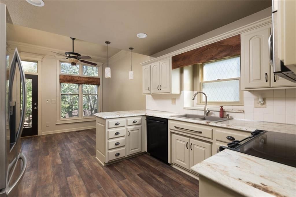 Photo 9 of 47 - 1529 SW Fredrick Drive