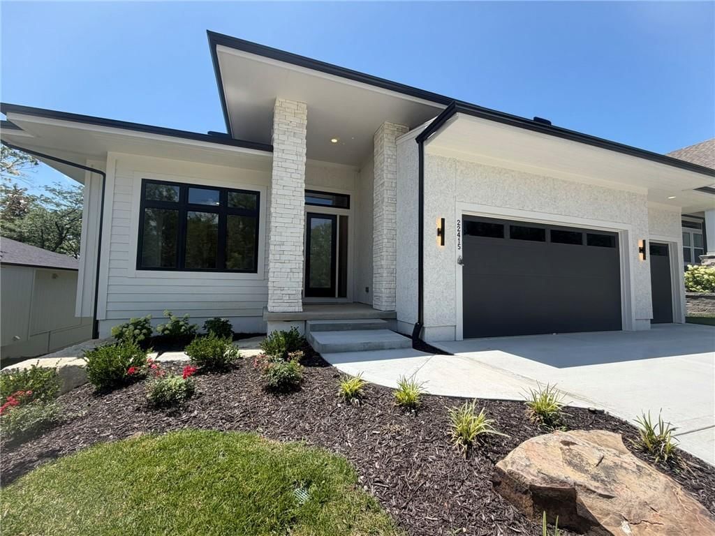 22415 W 89th Terrace, Lenexa, KS
