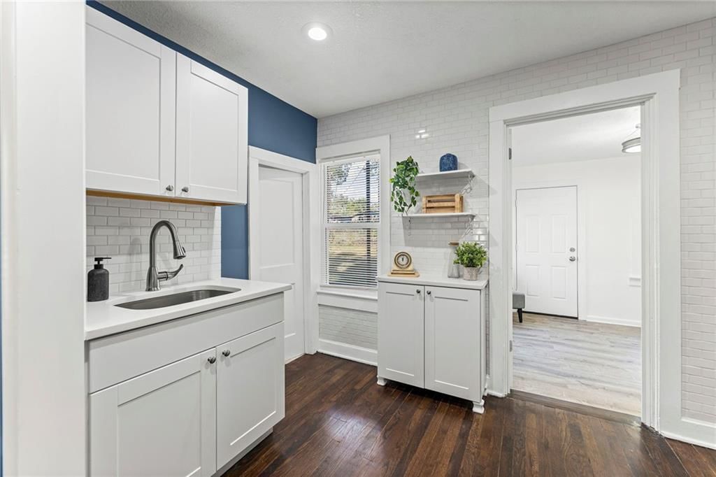 206 W 82nd Terrace — photo 9