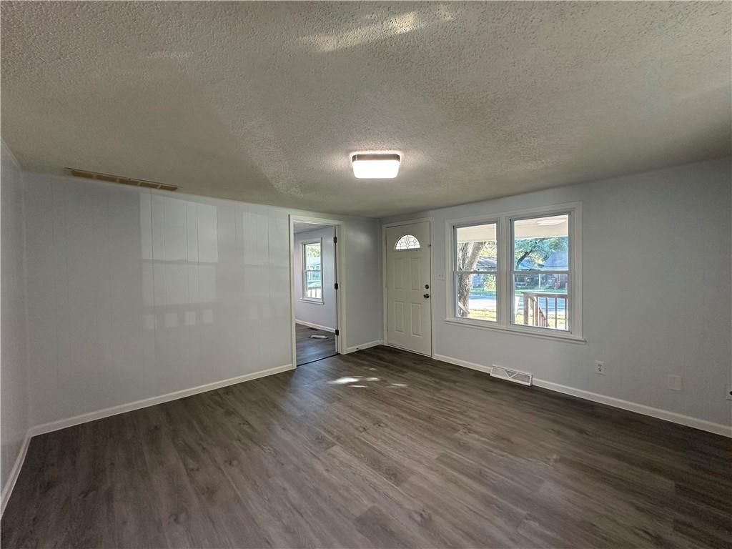 606 W South Street — photo 8