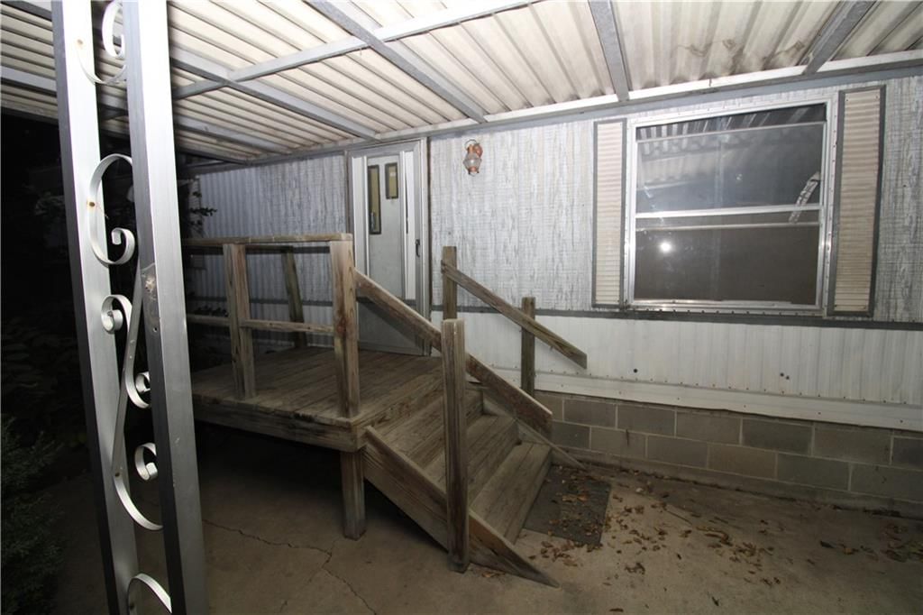 305 W Benton Street — photo 2