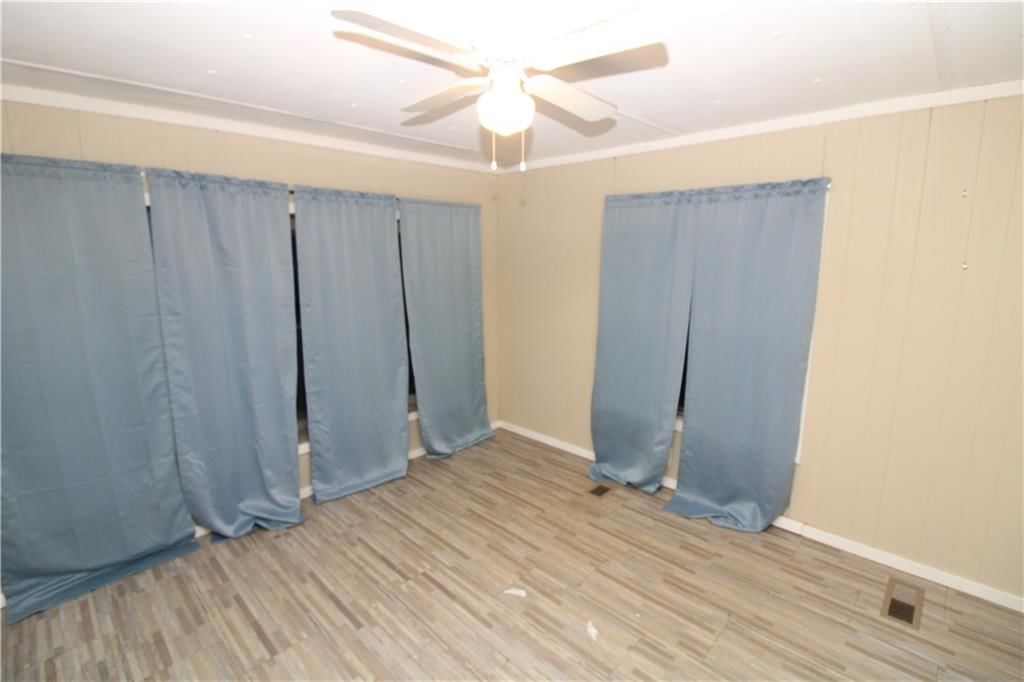 305 W Benton Street — photo 4