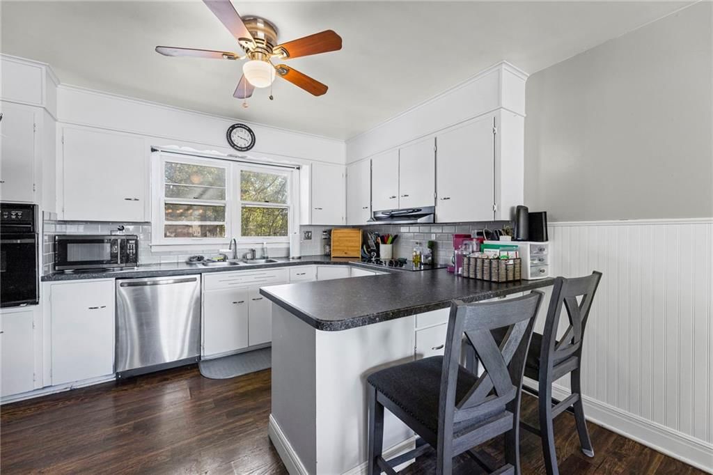 409 E Washington Street — photo 11