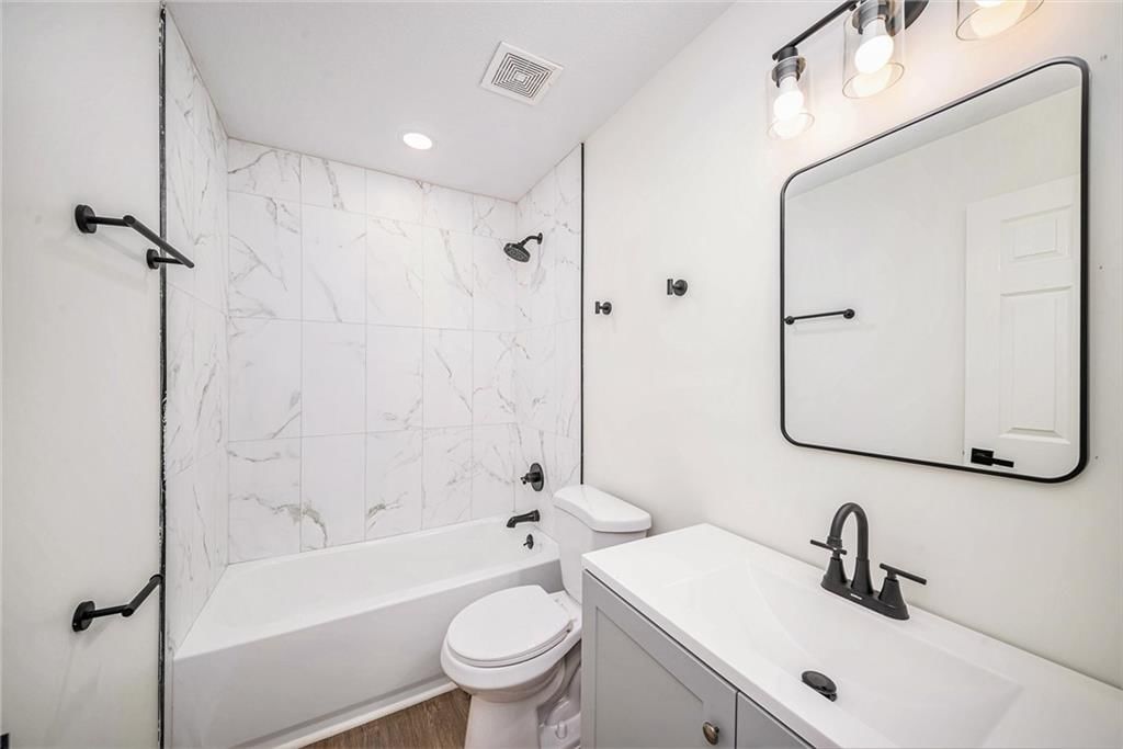 2204 NE 58th Terrace — photo 4