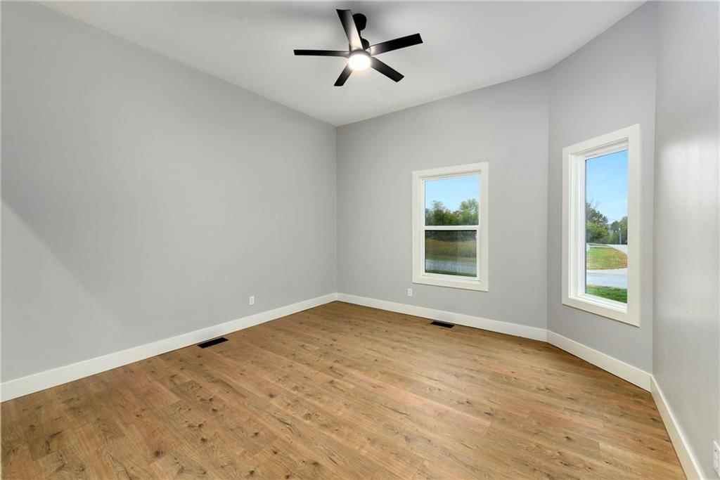 149 S Linn Valley Drive — photo 32