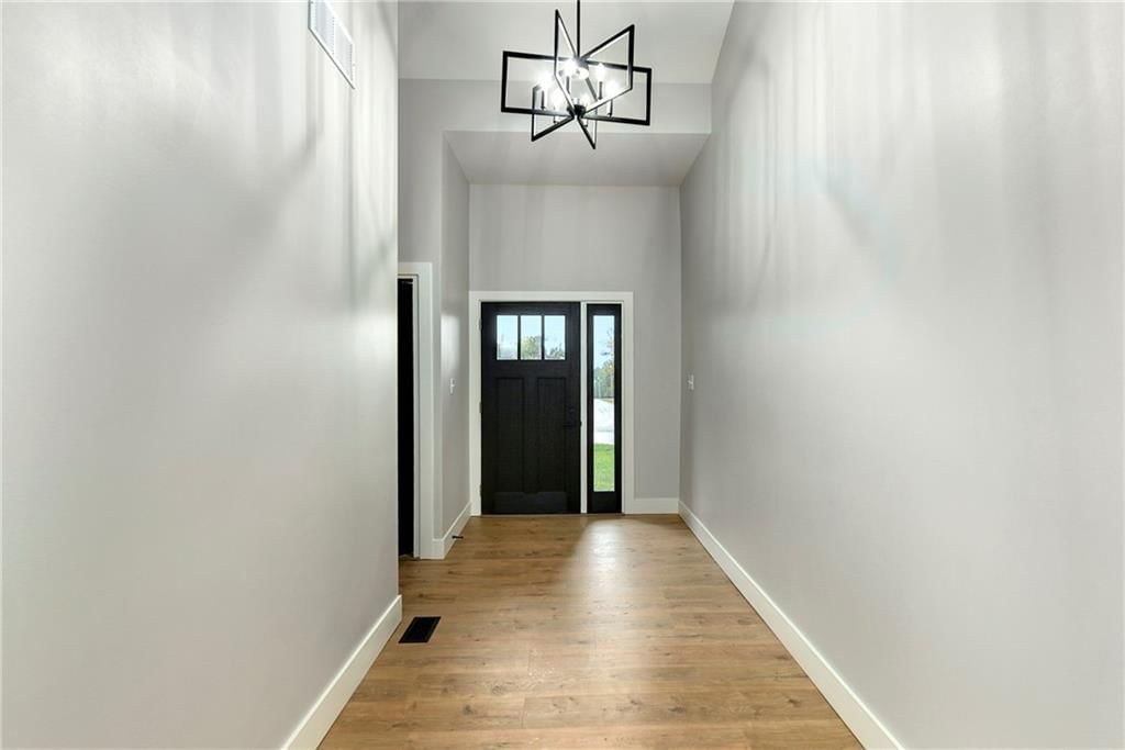 149 S Linn Valley Drive — photo 5