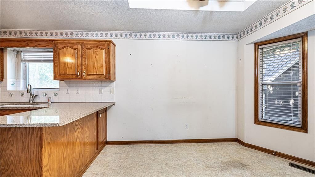 3717 Harvard Avenue — photo 8