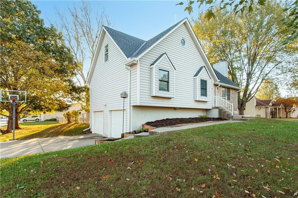 1001 SW Cross Creek Drive — photo 2