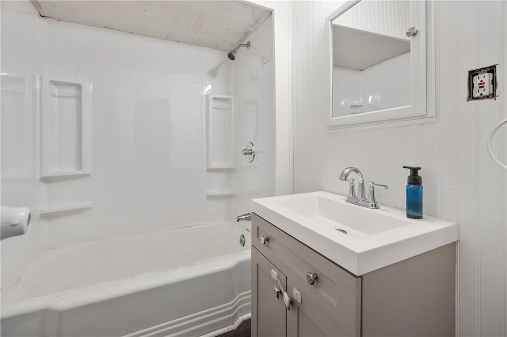 406 W 1st Street — photo 8