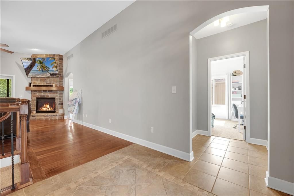 1211 Holland Square — photo 28