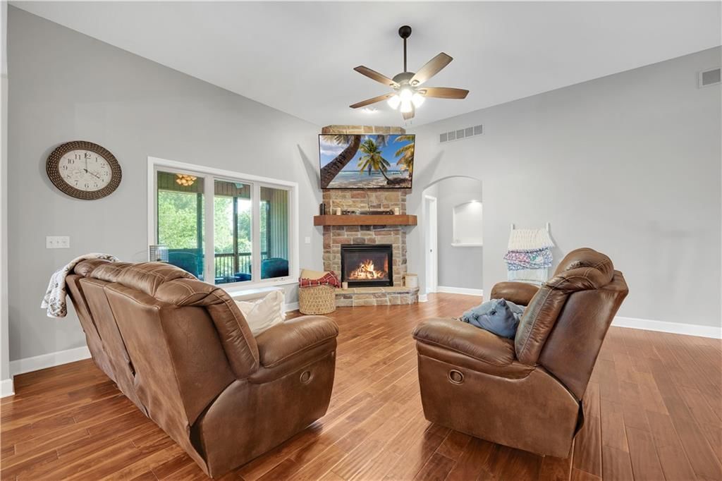 1211 Holland Square — photo 30